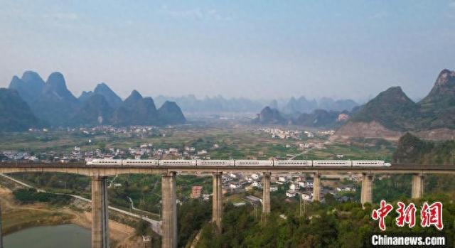 广西阳朔迎旅游旺季路地合作畅通旅客出行“最后一公里”
