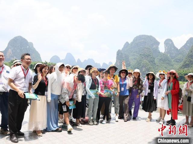 广西阳朔迎旅游旺季路地合作畅通旅客出行“最后一公里”(图3)